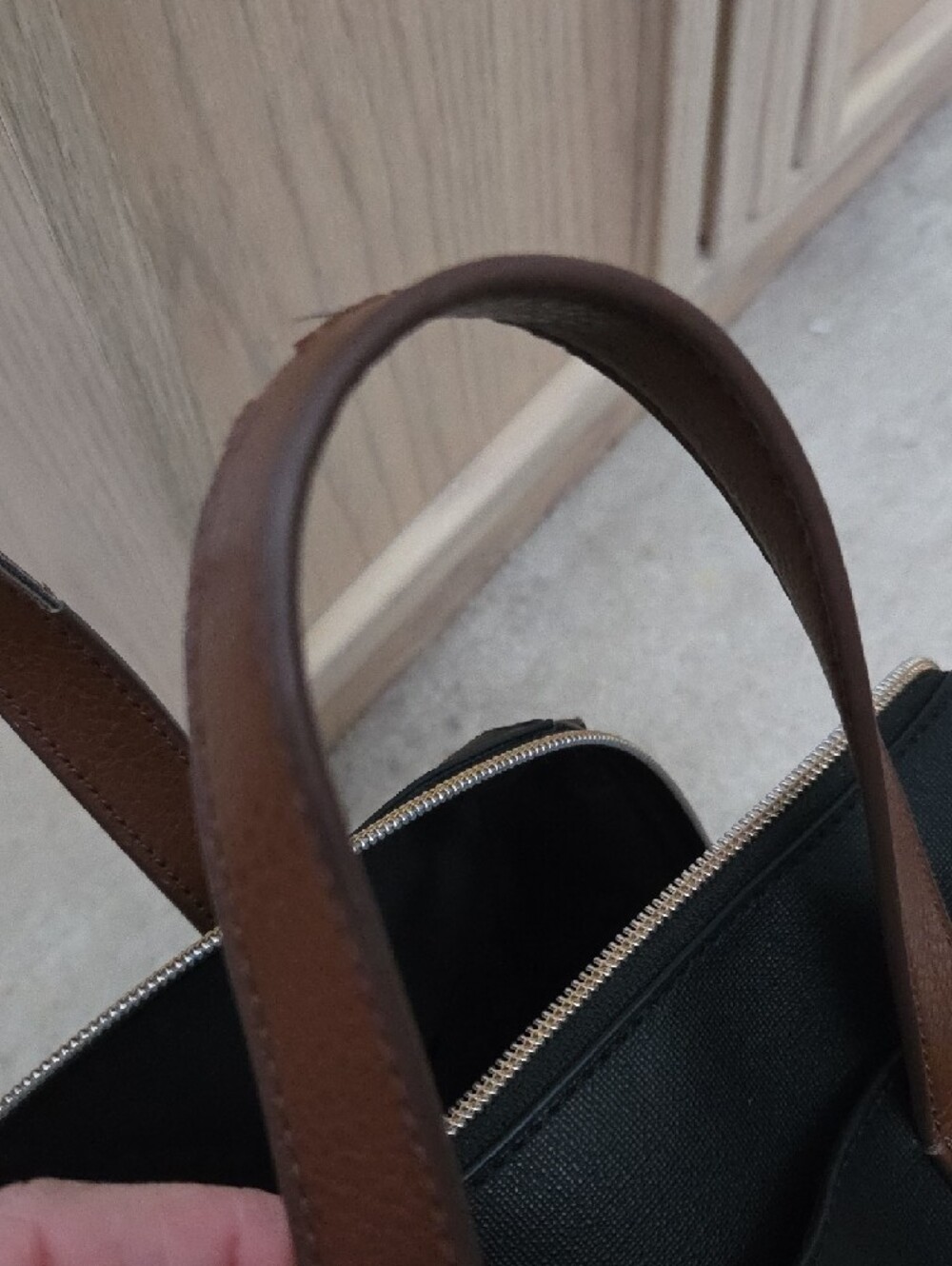 Fossil Two-Tone Black & Brown Syndey Satchel Bag - Classic Carry & Crossbody - Picture 12 of 13